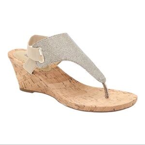 𝅺WHITE Mountain Gold Glitter Wedges Size 9.5M